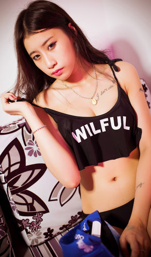 校霸被学霸罚一整天的小说